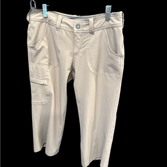 The North Face Women’s Cargo Capri Khaki Size 2 Excellent Condition - Picture 1 of 5